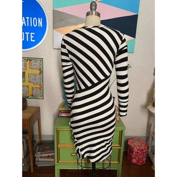 Diane von Furstenberg Knit Stretch Row Stripe Dress 6 - Picture 4 of 7